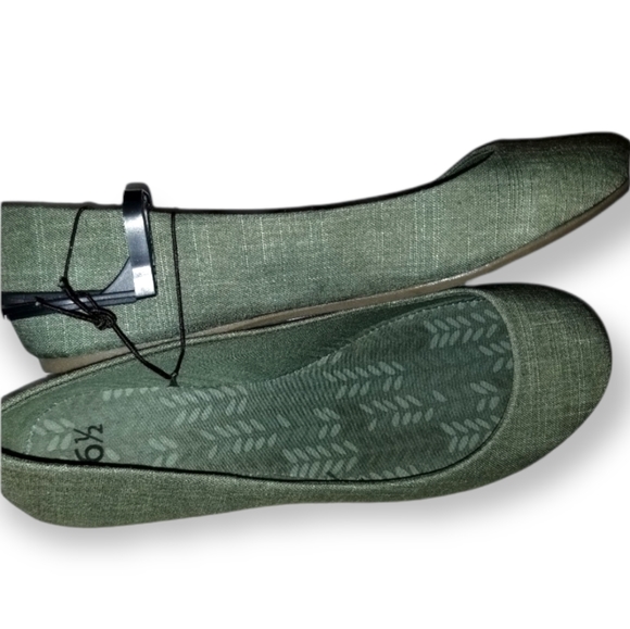 Women's Classic Flats - Picture 6 of 7